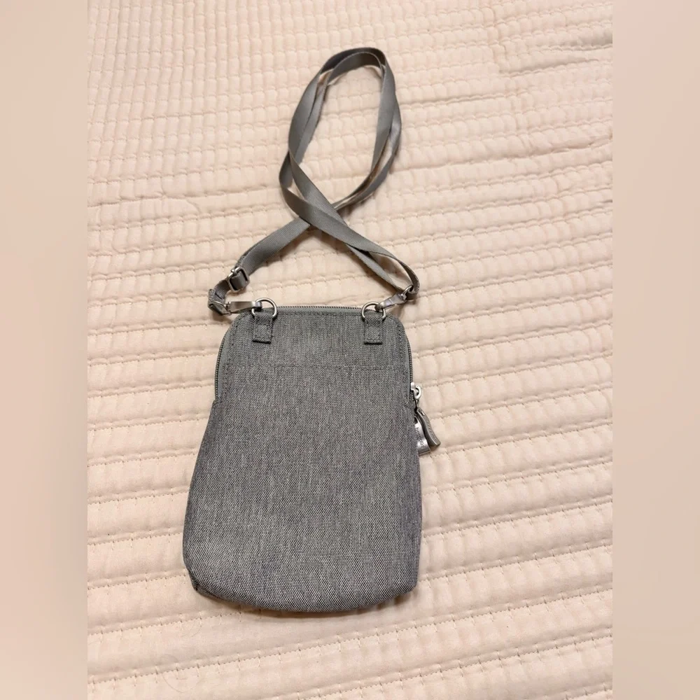 Baggallini Take Two Bryant Mini Crossbody - MISSING WRISTLETexcellent condition - Picture 4 of 11